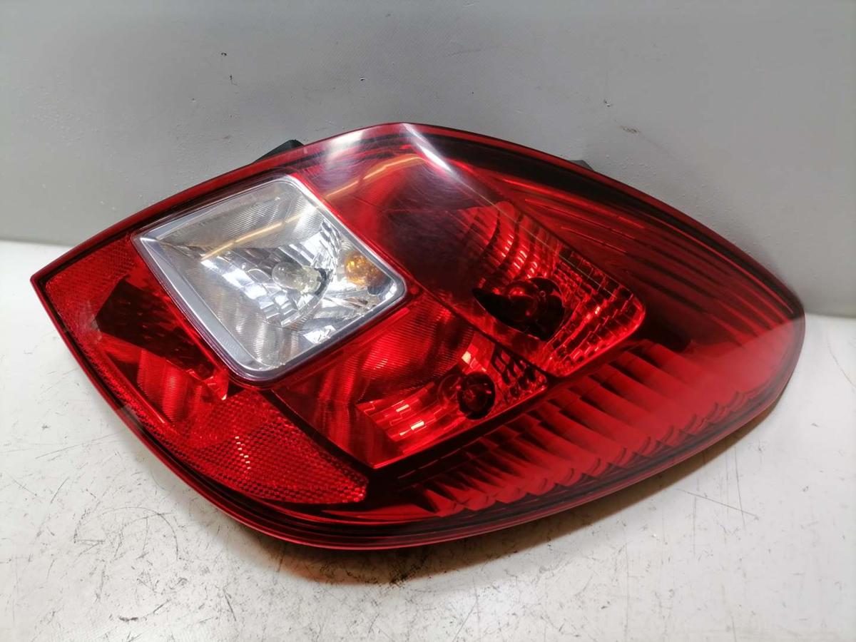 Opel Corsa D original R&uuml;cklicht R&uuml;ckleuchte Schlussleuchte rechts 5-T&uuml;rer Bj.2010